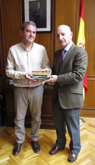 Reconocimiento a un funcionario de los Juzgados de Illescas (Toledo) con motivo de su jubilación